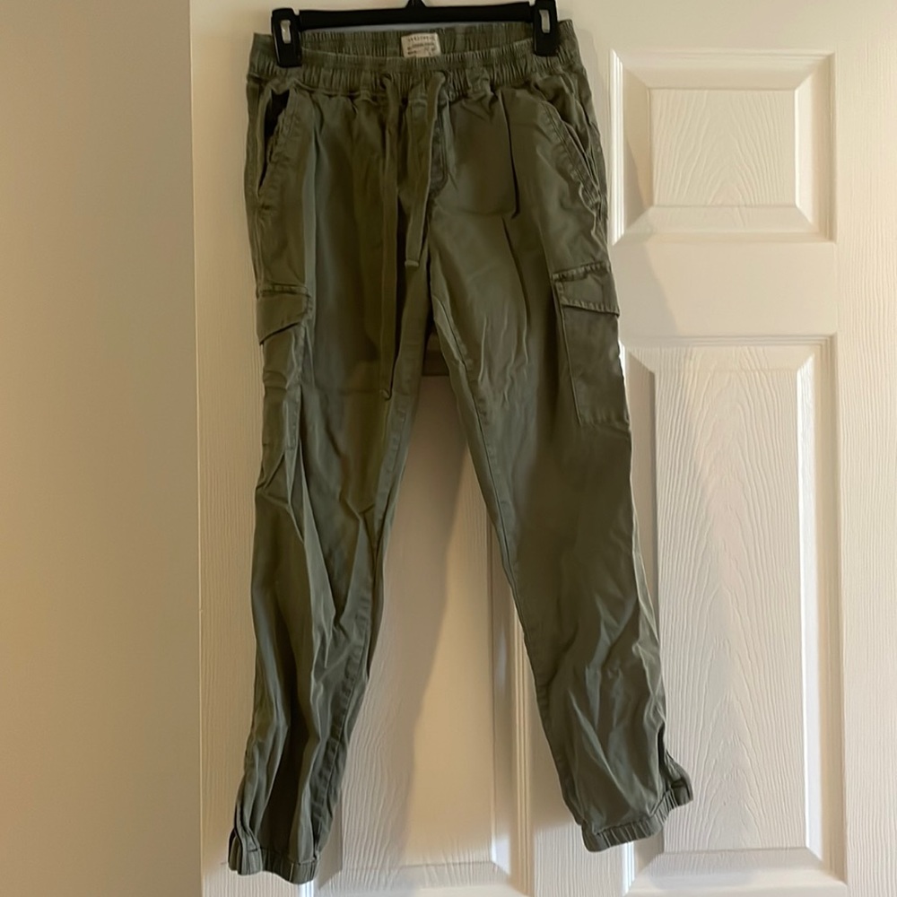 Army green cargo pants. Brand:EverEve. Lightly worn.